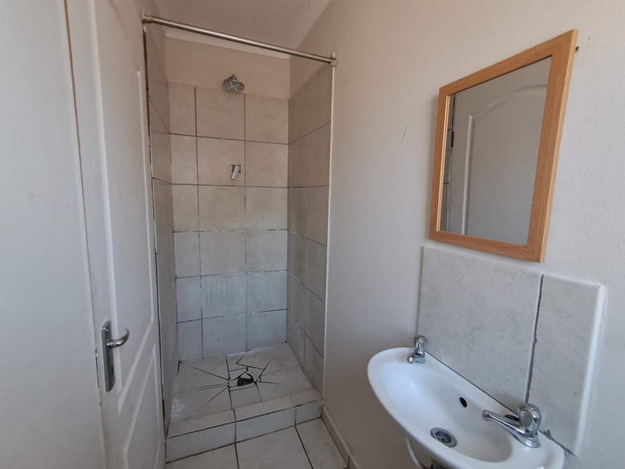 To Let 1 Bedroom Property for Rent in Northcrest Eastern Cape